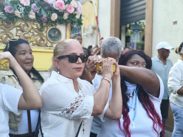 Fieles recorren la Ciudad Colonial en procesión por el Día de la Virgen de las Mercedes Fieles recorren la Ciudad Colonial en procesión por el Día de la Virgen de las Mercedes