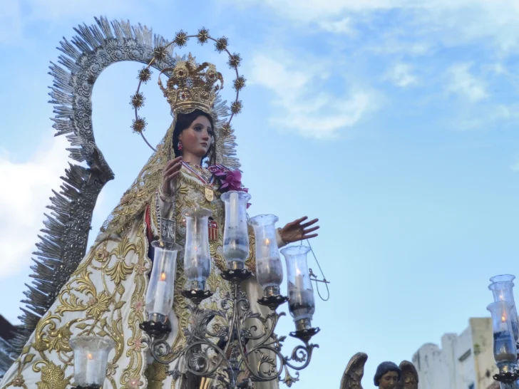 Fieles recorren la Ciudad Colonial en procesión por el Día de la Virgen de las Mercedes Fieles recorren la Ciudad Colonial en procesión por el Día de la Virgen de las Mercedes