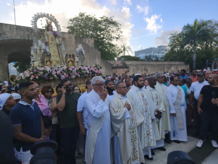 Fieles recorren la Ciudad Colonial en procesión por el Día de la Virgen de las Mercedes Fieles recorren la Ciudad Colonial en procesión por el Día de la Virgen de las Mercedes