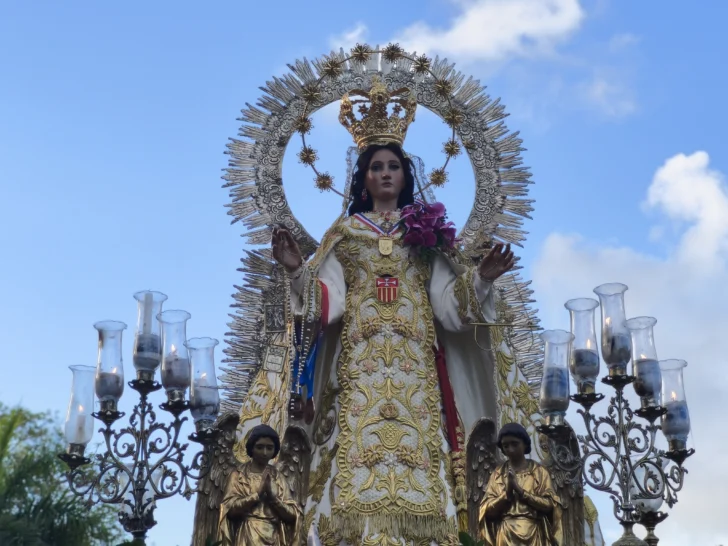 Fieles recorren la Ciudad Colonial en procesión por el Día de la Virgen de las Mercedes Fieles recorren la Ciudad Colonial en procesión por el Día de la Virgen de las Mercedes