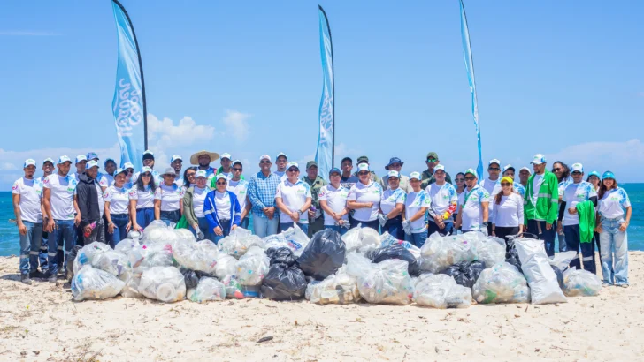 Retiran 3,510 libras de residuos de playas Buen Hombre y Los Cocos, en Montecristi Retiran 3,510 libras de residuos de playas Buen Hombre y Los Cocos, en Montecristi