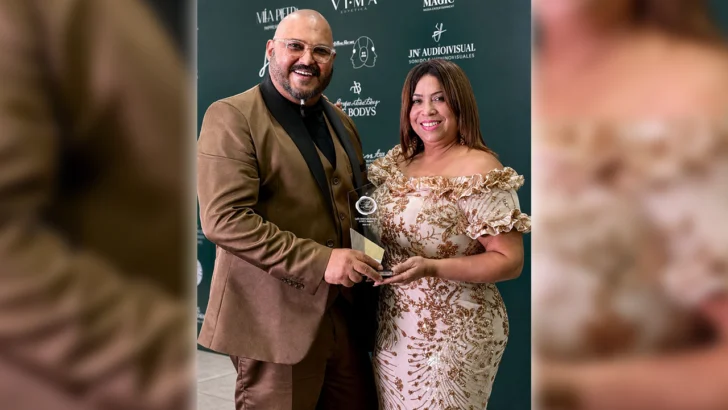 Leo Suberví recibe en Ecuador galardón como Mejor Orquesta para Fiestas