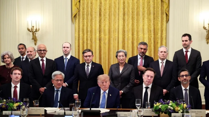Líderes de la IA prometen autorregularse en reunión con Trump