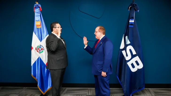 Magín Díaz juramenta a Enmanuel Cedeño Brea como nuevo superintendente de Bancos