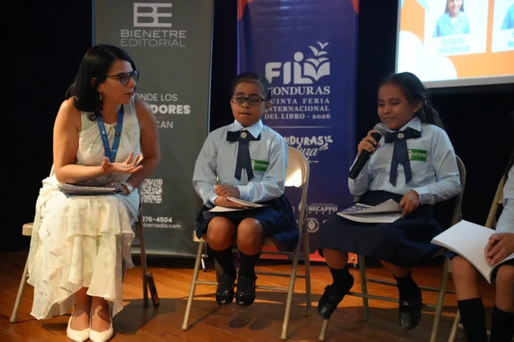 Poemario en braille escrito por niños con discapacidad visual es presentado en Feria del Libro de Honduras
