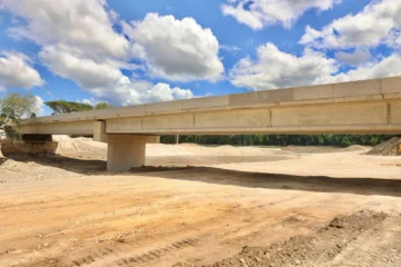 Nuevo puente sobre el río Camú restablece el tránsito entre Santiago y Puerto Plata Nuevo puente sobre el río Camú restablece el tránsito entre Santiago y Puerto Plata