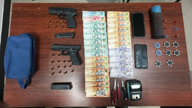 Tres detenidos, dos pistolas y 19 cápsulas decomisadas durante operativos en Puerto Plata