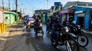 Paro deja estudiantes fuera de las aulas y provoca despliegue policial en Santiago Oeste Paro deja estudiantes fuera de las aulas y provoca despliegue policial en Santiago Oeste