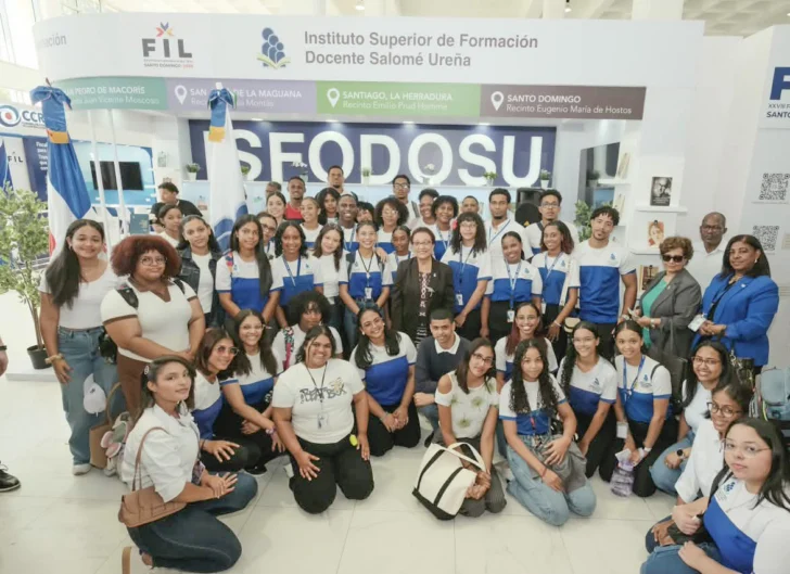 ISFODOSU lleva actividades sobre lectura, educación e inteligencia artificial a la Feria del Libro