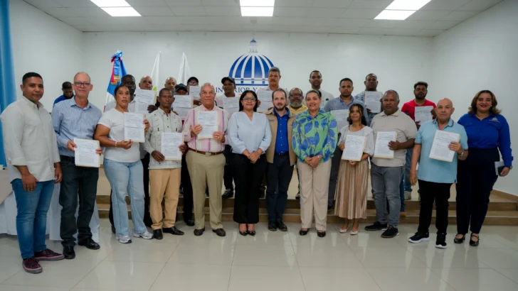 TNR entrega más de RD$ 20 millones en bonificaciones a 29 productores para tecnificar riego TNR entrega más de RD$ 20 millones en bonificaciones a 29 productores para tecnificar riego