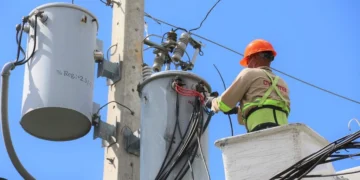 Edesur sustituye unos 40 transformadores de distribución en 10 demarcaciones