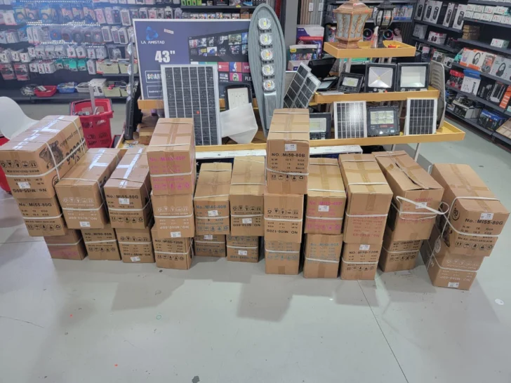 Incautan casi 6,000 productos irregulares, incluidos 3,706 estimulantes sexuales, en comercios de Santiago