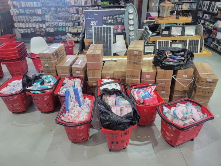 Incautan casi 6,000 productos irregulares, incluidos 3,706 estimulantes sexuales, en comercios de Santiago
