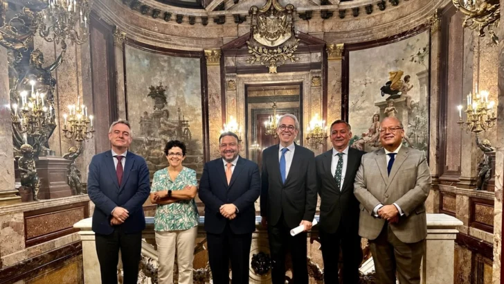 Miguel Reyes Sánchez destaca la primacía y legado de la UASD en jornada académica en la Casa de América de Madrid