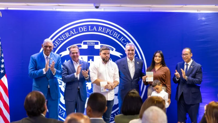 Presidente Abinader inicia entrega oficial del Pasaporte Electrónico para dominicanos en Nueva York, Nueva Jersey y Boston