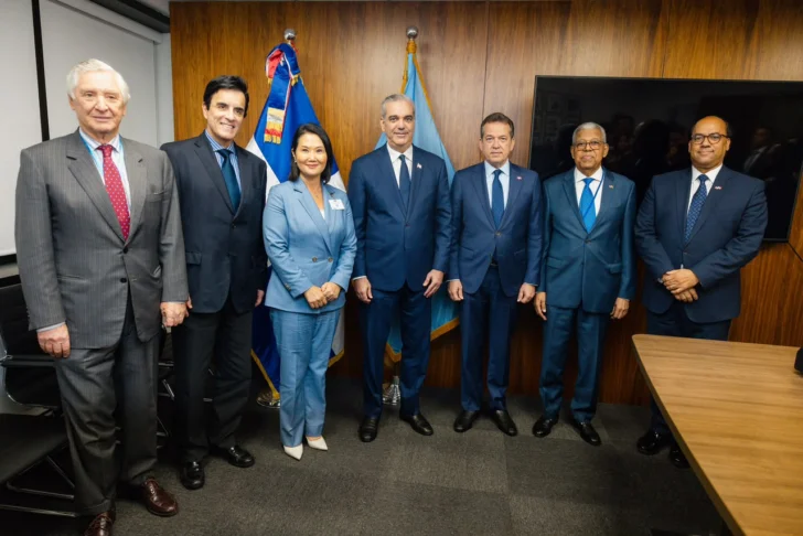 Abinader plantea llevar a nuevos niveles relaciones con Perú tras bilateral con Fujimori