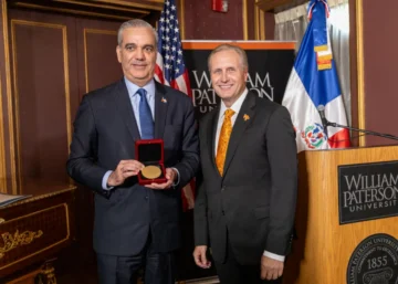 William Paterson University entrega a Abinader su Medalla Presidencial durante visita a Nueva Jersey William Paterson University entrega a Abinader su Medalla Presidencial durante visita a Nueva Jersey