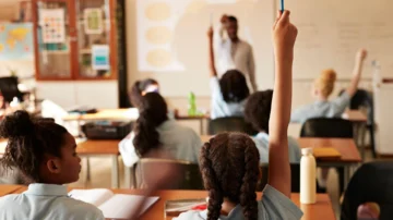 Pruebas PISA: España obtiene los peores resultados educativos de su historia mientras la mayoría de los países de América Latina sufren retrocesos Pruebas PISA: España obtiene los peores resultados educativos de su historia mientras la mayoría de los países de América Latina sufren retrocesos