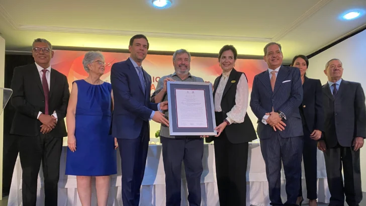 Pablo Mella gana el Premio Nacional Feria del Libro Eduardo León Jimenes 2026