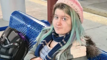 Condenan a Uber a pagar US$40 millones a la familia de una joven que murió en California después de que un conductor la abandonara en la autopista Condenan a Uber a pagar US$40 millones a la familia de una joven que murió en California después de que un conductor la abandonara en la autopista