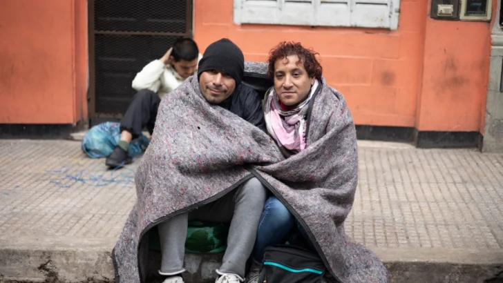 La pobreza escala en Argentina, con ingresos familiares carcomidos por la inflación