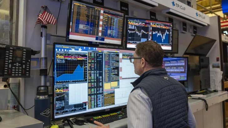 Wall Street cierra mixto, pendiente de los bonos, el petróleo y la geopolítica