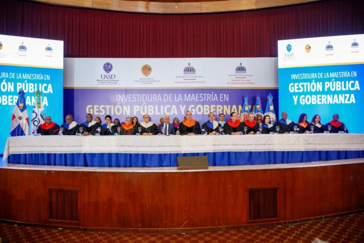 Presidente Abinader llama a servidores públicos graduados a ejercer con ética y transparencia Presidente Abinader llama a servidores públicos graduados a ejercer con ética y transparencia