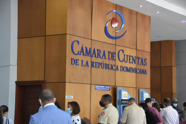 El informe también advierte riesgos tecnológicos, como un sistema operativo sin soporte del fabricante, una configuración débil de contraseñas y la falta de un plan de contingencia y continuidad de la tecnología de la información. Aunque estos puntos no son gastos en sí mismos, inciden en la seguridad y confiabilidad de la gestión administrativa.  