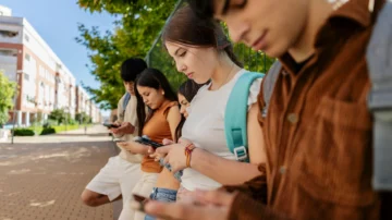 ¿Por qué cada vez hablamos menos?