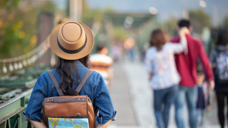 Turismo mundial apenas crece 0.4 % en primer semestre de 2026 por tensiones geopolíticas y mayores costos