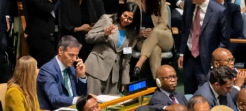 Delcy Rodríguez recorrió sin protocolo el salón de la ONU para sorprender al español Sánchez