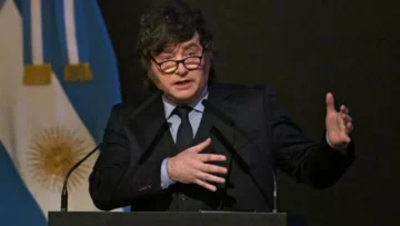 Milei busca en París inversiones para relanzar una economía argentina debilitada