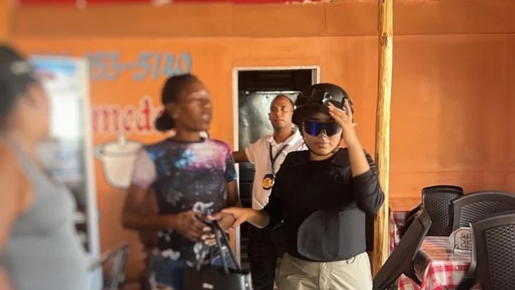 Migración detiene a 20 haitianos y un ciudadano chino durante operativo en San Cristóbal Migración detiene a 20 haitianos y un ciudadano chino durante operativo en San Cristóbal