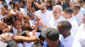 Abinader retoma agenda nacional con entrega de 836 apartamentos e inauguración de varias obras