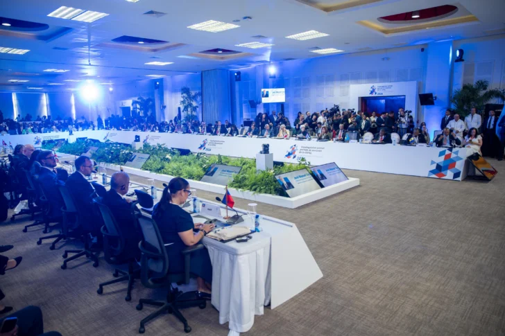 Abinader llama a mayor cooperación regional y a un crecimiento que llegue a los hogares