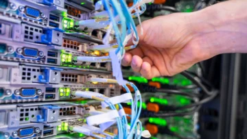 Qué es la fotónica y cómo puede lograr que los centros de datos de la IA consuman menos agua y energía Qué es la fotónica y cómo puede lograr que los centros de datos de la IA consuman menos agua y energía