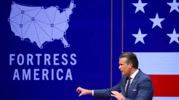 Hegseth afirma que se redujo un 20 el número de generales y almirantes de EE. UU.: Ni gordos ni travestis Hegseth afirma que se redujo un 20 el número de generales y almirantes de EE. UU.: Ni gordos ni travestis