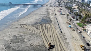 California se prepara para una ola oceánica potenciada por El Niño California se prepara para una ola oceánica potenciada por El Niño