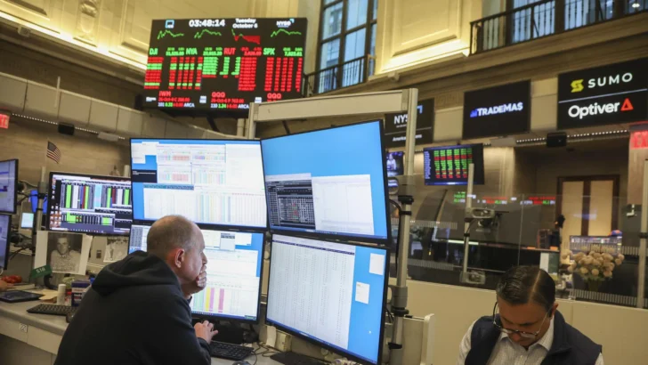 Wall Street cierra mixto arrastrado por las tecnológicas y la subida del petróleo