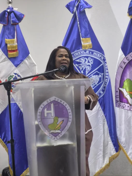 Maestra Cándida Díaz pone en circulación novela breve “Cuatro mujeres y un destino… más allá del Sur profundo” Maestra Cándida Díaz pone en circulación novela breve “Cuatro mujeres y un destino… más allá del Sur profundo”