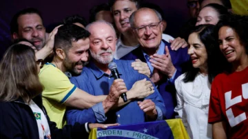 Lula agradece a sus electores tras ganar el balotaje; Bolsonaro desconoce los resultados Lula agradece a sus electores tras ganar el balotaje; Bolsonaro desconoce los resultados