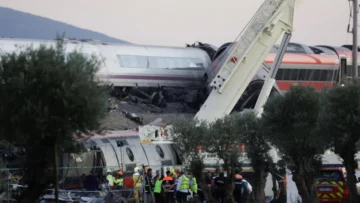 España: un minuto de silencio y tres días de luto por las decenas de víctimas del accidente de tren en Toledo España: un minuto de silencio y tres días de luto por las decenas de víctimas del accidente de tren en Toledo