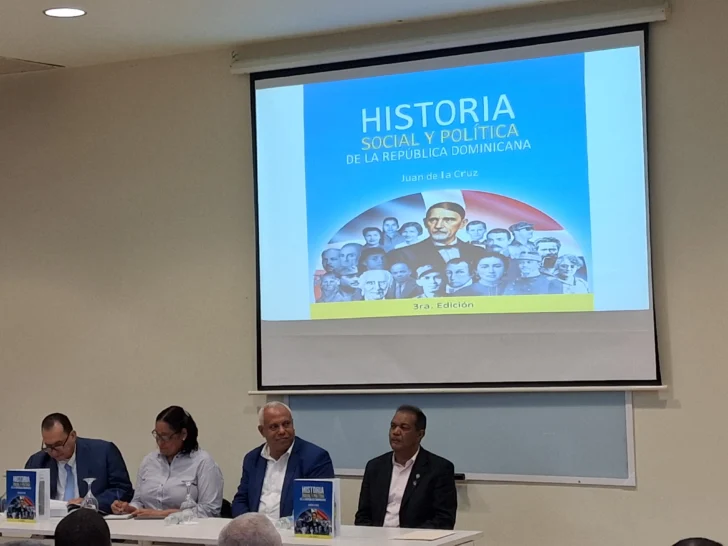 Juan de la Cruz: “Hay que promover el pensamiento crítico y un lector con capacidad de resistencia” Juan de la Cruz: “Hay que promover el pensamiento crítico y un lector con capacidad de resistencia”