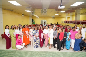 Mujeres con Propósito promueve liderazgo femenino y prevención del cáncer de mama en Santo Domingo Este