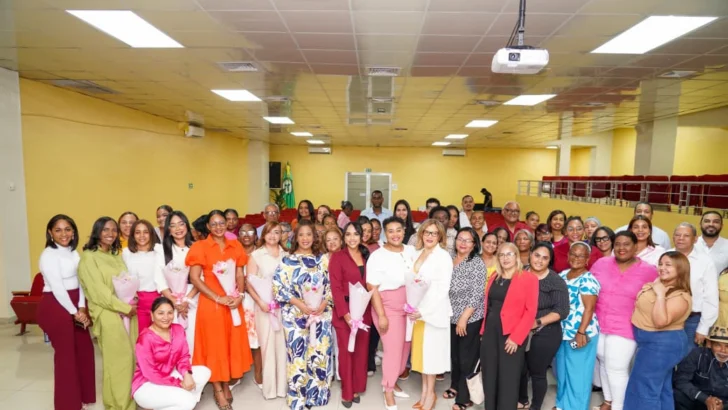 Mujeres con Propósito promueve liderazgo femenino y prevención del cáncer de mama en Santo Domingo Este