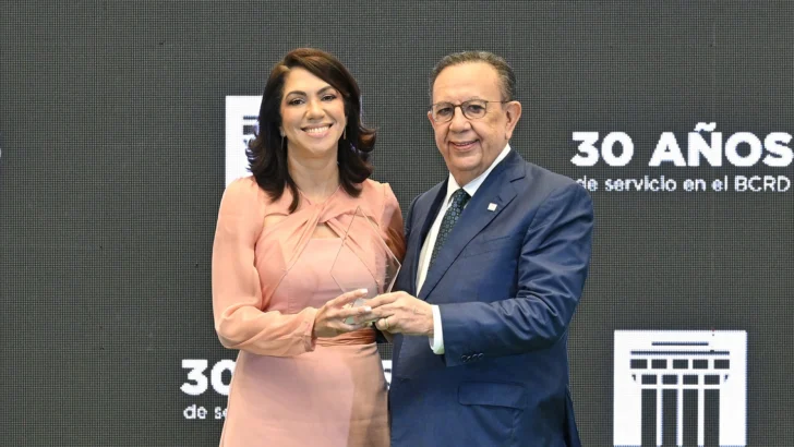 Banco Central reconoce a 279 empleados por su trayectoria de servicio