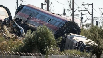 Cómo el tren de alta velocidad de España pasó de ser un modelo mundial a sufrir dos terribles accidentes en menos de un año Cómo el tren de alta velocidad de España pasó de ser un modelo mundial a sufrir dos terribles accidentes en menos de un año
