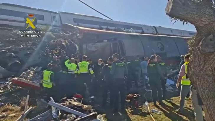 Al menos treinta muertos en el accidente entre dos trenes ocurrido en España