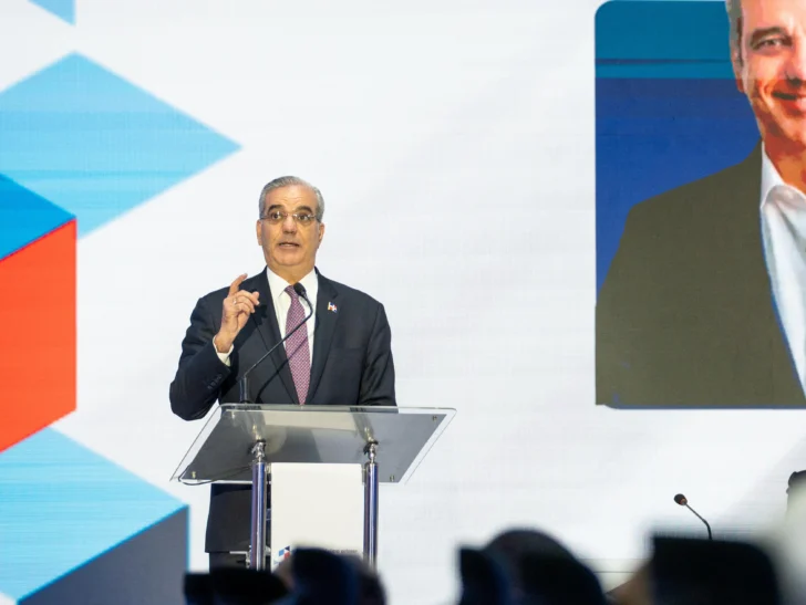 Abinader llama a mayor cooperación regional y a un crecimiento que llegue a los hogares