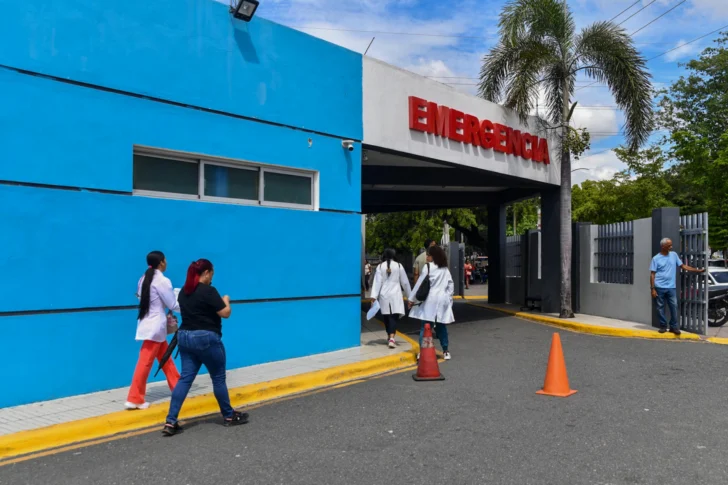  SANTO DOMINGO (REPÚBLICA DOMINICANA), 13/10/2026.- Fotografía que muestra la entrada del Hospital Pediátrico Dr. Robert Reid Cabral este martes, en Santo Domingo (República Dominicana). EFE/Eddy Vittini